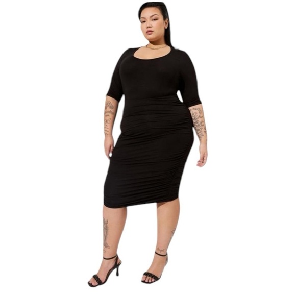 Torrid Sz 4 (Plus Sz US 4X) Super Soft Elbow Sleeve Bodycon Ruched Dress Black - Picture 1 of 15
